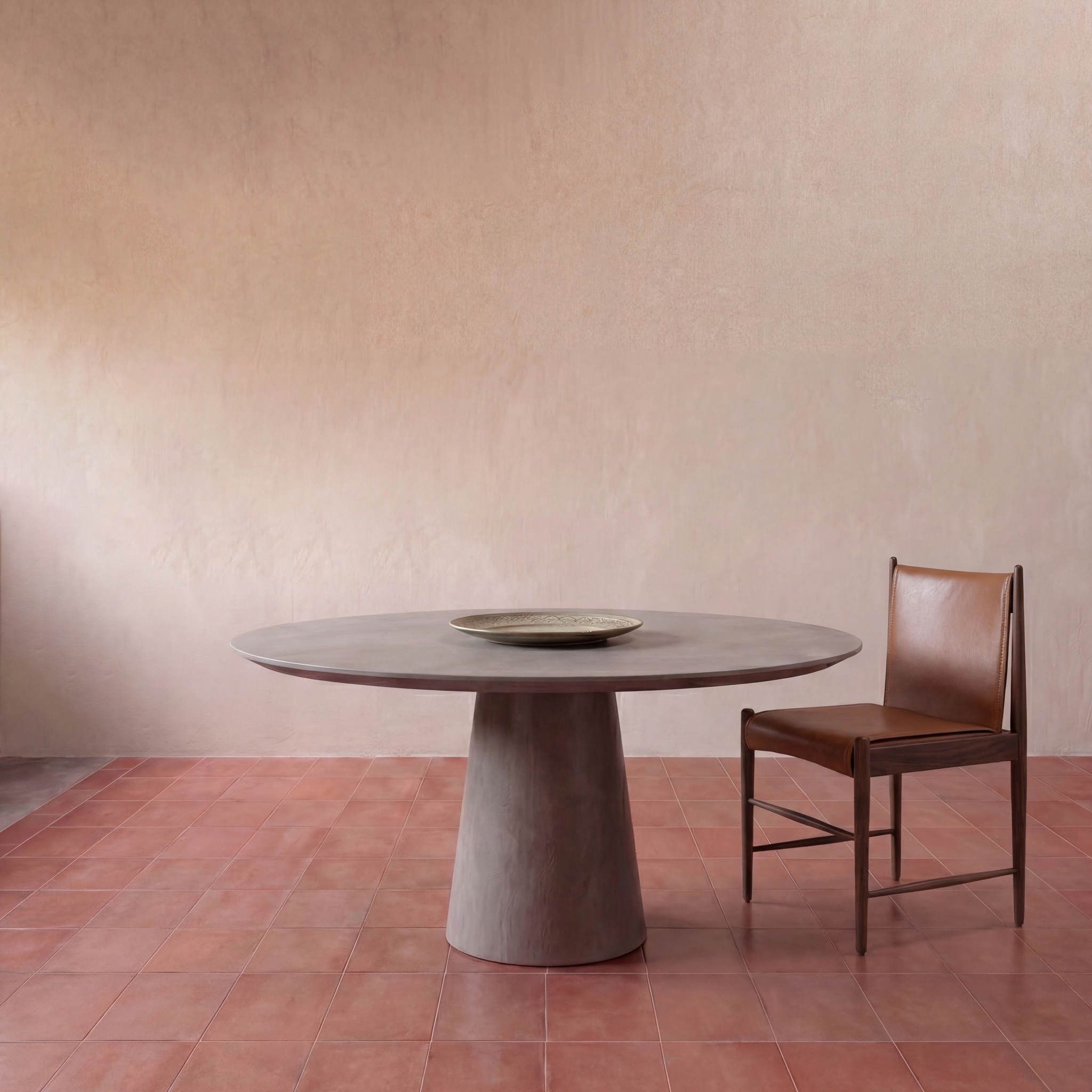 Gris Round Dining Table